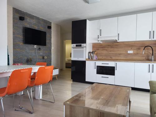 Køkken eller tekøkken på Apartmani Vir