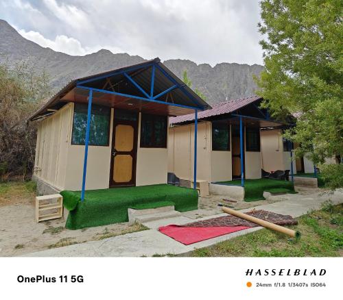 Nespecifikovaný výhled na hory nebo výhled na hory při pohledu z luxury tent