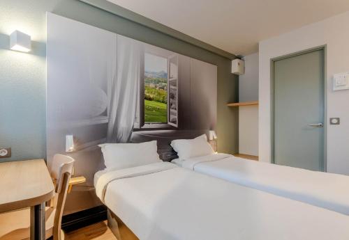 Ένα ή περισσότερα κρεβάτια σε δωμάτιο στο B&B HOTEL Lens Noyelles-Godault