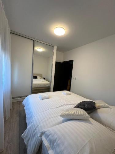One-Bedroom Deluxe Apartment 2