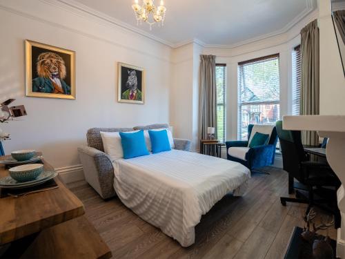 Ένα ή περισσότερα κρεβάτια σε δωμάτιο στο Tettenhall Lodge Gardens