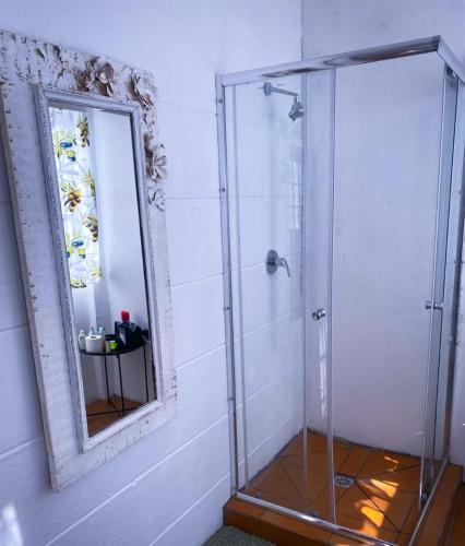 Ένα μπάνιο στο Cathys Guesthouse 1