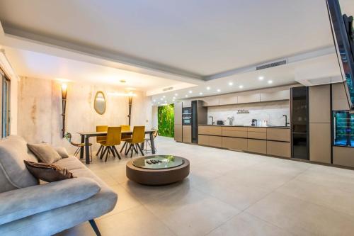 Appartement en bord de mer avec piscine - Cannes