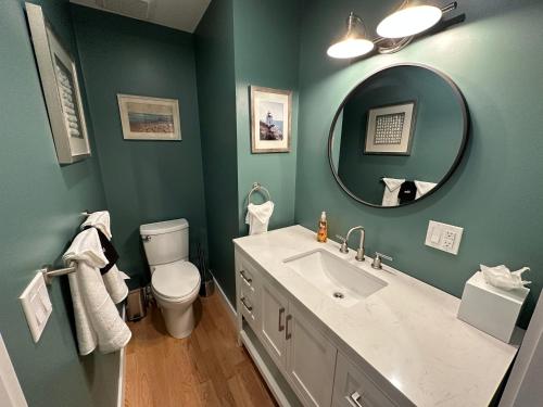 a bathroom with a sink and a mirror at Prime Location! Renovated House! 6 Bed4 Bath in Newport