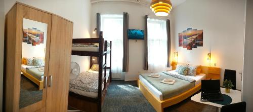Postel nebo postele na pokoji v ubytování GoodMo Budapest Smart Rooms