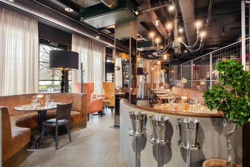 a restaurant with tables and chairs and a bar at Best Western Hotel Norrkoping City in Norrköping