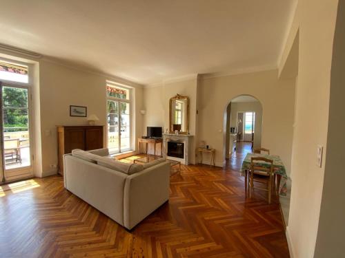 PALMERAIE - Magnifique appartement d'époque avec Vue Mer 4 personnes avec terrasse Le Port Nice