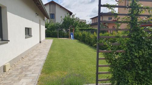 a wooden ladder in a yard next to a building at Relax Balaton Apartmanok in Balatonfüred