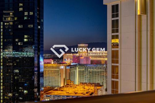 Fotografie z fotogalerie ubytování Lucky Gem Penthouse & Luxury Suites at Signature Resort, Balcony Strip View 3505 v Las Vegas