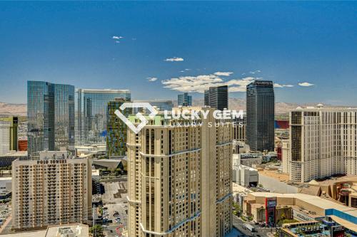 Nespecifikovaný výhled na destinaci Las Vegas nebo výhled na město při pohledu z hotelu