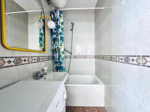 A bathroom at Global Immo 3265 EL SOL 28
