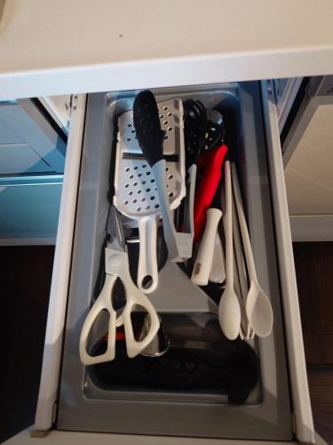 a drawer filled with lots of utensils at Noctis豊田 ジャグジー肩湯付お風呂75型TV 最大12名宿泊可能 in Toyota