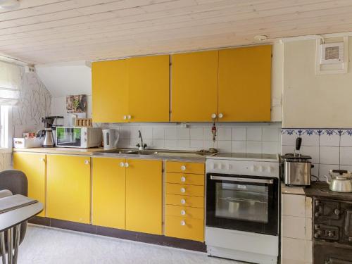 Kuchyň nebo kuchyňský kout v ubytování Holiday Home Sillesås by Interhome