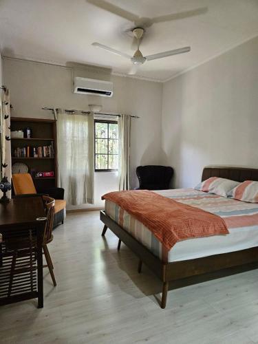 Postel nebo postele na pokoji v ubytování Yenni Villa at Country Villas, Country Heights