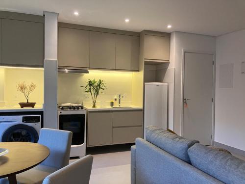 a kitchen with a couch and a table in a room at Little Dreams in Holambra