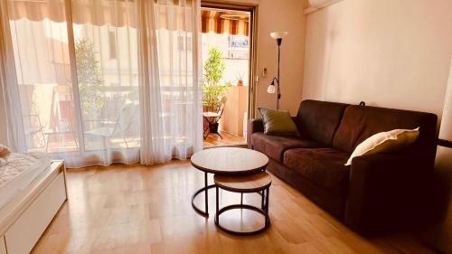 Studio spacieux avec terrasse, à 150m de la plage