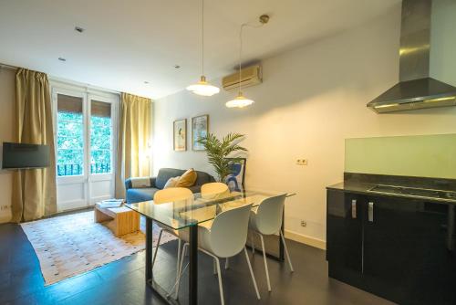Dana - Enjoy Apartments Rocafort