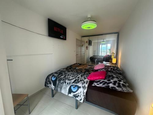 a room with a bed with a cheetah blanket at Manhattan apartment in Empuriabrava