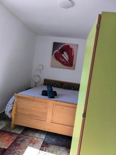 a childs bedroom with a bunk bed in a room at Confort & calme à Bruay afin d'explorer le Nord in Bruay-la-Buissiere