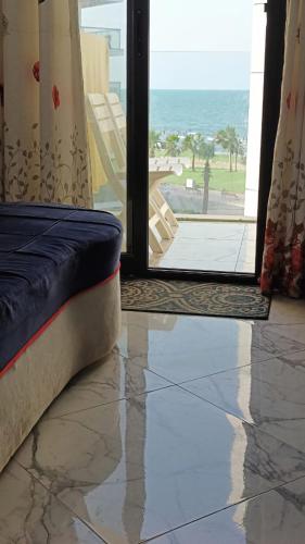 Nespecifikovaný výhled na moře nebo výhled na moře při pohledu z aparthotelu