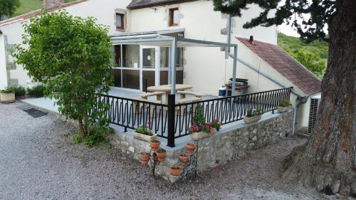 a house with a fence and a sink on a porch at Gîte La Lieutenance in Saint-Pourçain-sur-Sioule