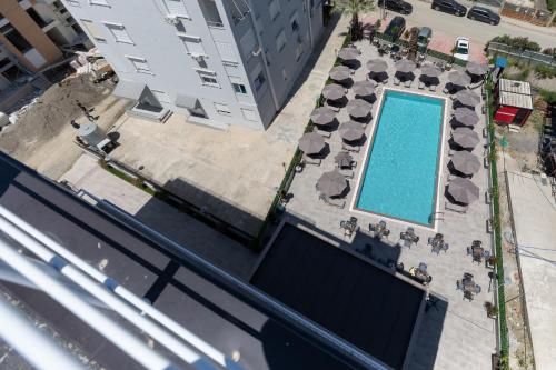 Bazén v ubytování Hotel Apart Resilient nebo v jeho okolí