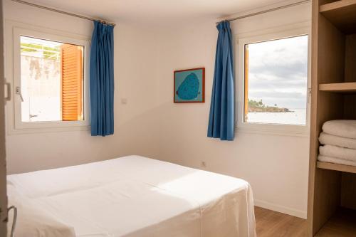 Ένα ή περισσότερα κρεβάτια σε δωμάτιο στο Santa Llucia Apartaments