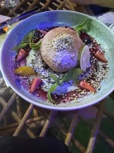 a bowl of food on top of a stove at BELKA GOLF RESİDENCE Deluxe apt Poolside BELEK in Belek