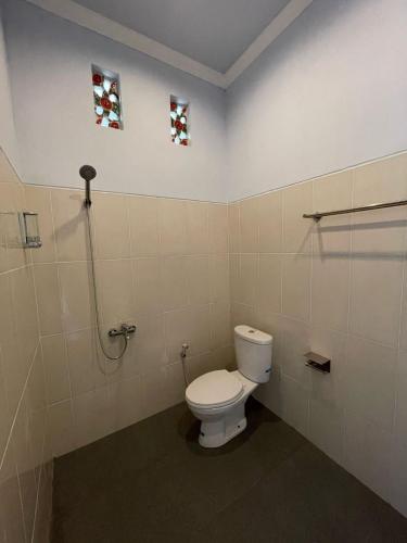 Bilik mandi di nyoman sekumpul house