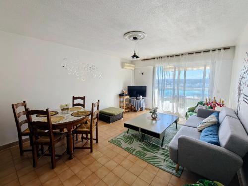 Photo de la galerie de l'établissement 2 bedroom flat with terrasse, car-park AC Nice Ouest, à Nice