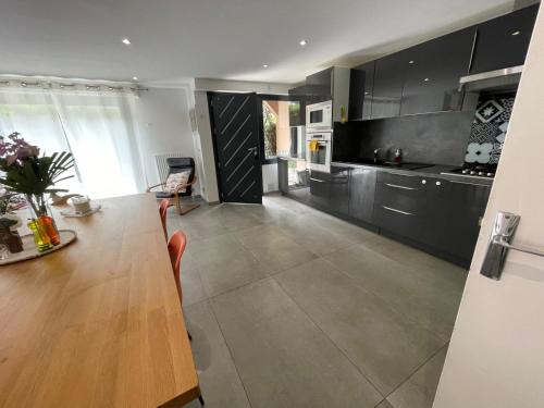 Nhà bếp/bếp nhỏ tại Évasion mi Paris - mi Disney