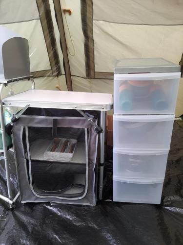 Knihovna v luxury tent
