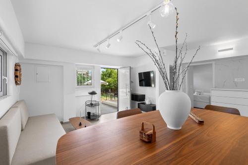 6622 Luxury Apartment with Shared Pool