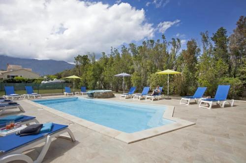 Bel appartement à Pietracorbara avec piscine