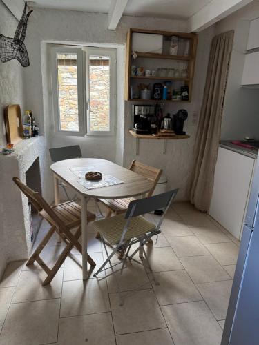 Kuchyň nebo kuchyňský kout v ubytování Joli T2 in Cap Corse