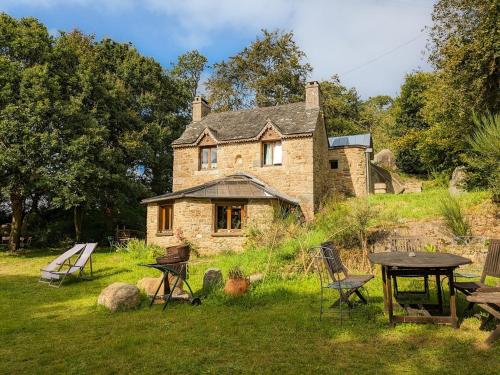 Résidence Bretonne au Coeur d'un Grand Domaine