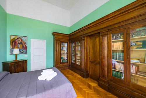 Cavour Art and Museum Flat by NapoliApartments