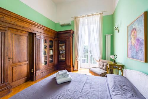 Cavour Art and Museum Flat by NapoliApartments