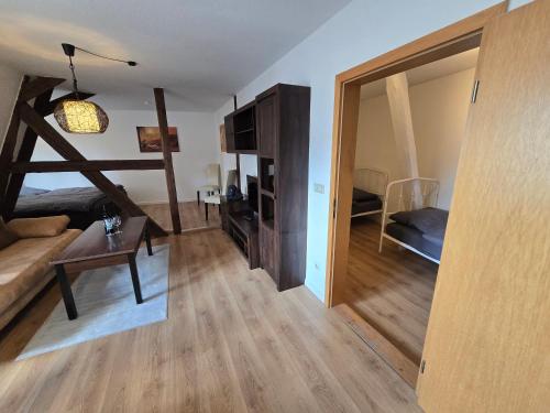 a living room with a couch and a table at FERIENWOHNUNG 44m2 APARTMENT WOHNUNG im ZITTAUER STADTZENTRUM INNENSTADT INNENRING TOP LAGE MARKT UND RATHAUS NÄHE in Zittau