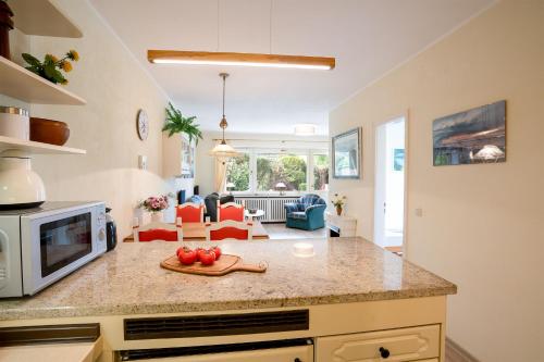 a kitchen with a counter top with a microwave at Ferienhaus Luis in Timmendorfer Strand