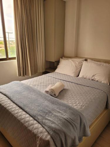 a bed with a towel sitting on top of it at Sol morena 1 in Conde