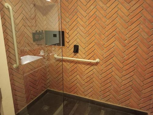a bathroom with a wooden wall with a towel rail at Esplendor by Wyndham San Luis Potosi in San Luis Potosí
