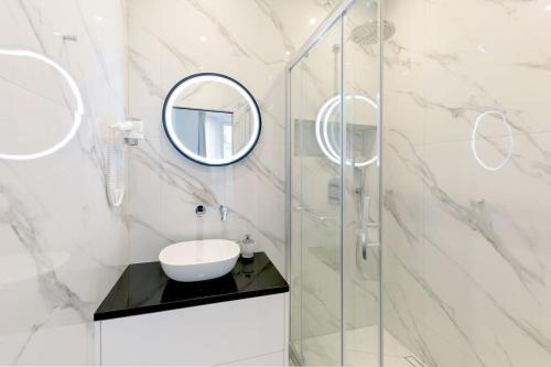 Photo de la galerie de l'établissement Appartement de Luxe Triangle d'or près des Champs Elysées, à Paris