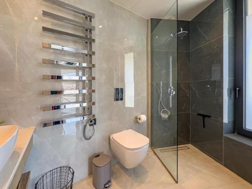 Ένα μπάνιο στο Bella Casa - Newly Built Designer Villa