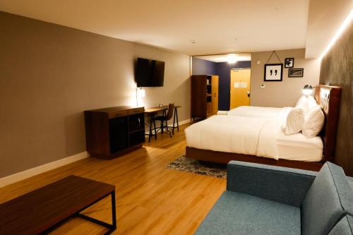Postel nebo postele na pokoji v ubytování Four Points by Sheraton Austin Airport