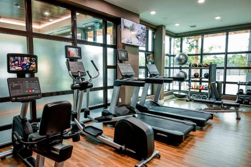 Fitness centrum a/nebo fitness zařízení v ubytování Four Points by Sheraton Austin Airport
