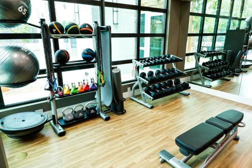 Fitness centrum a/nebo fitness zařízení v ubytování Four Points by Sheraton Austin Airport