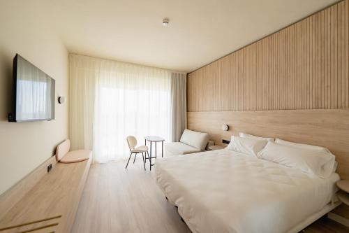 a hotel room with a bed and a table at RH Silene Hotel & Spa 4 Sup in Castellón de la Plana
