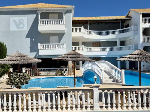 Πισίνα στο ή κοντά στο Vrachos Beach Hotel