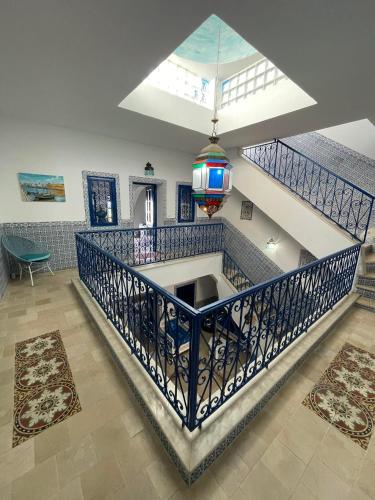 a spiral staircase with a sink in a room at Dar Sandra Bizerte in Bizerte